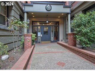 2109 NW Irving St #307, Portland, OR 97210