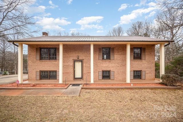 717 2nd St SW, Conover, NC 28613