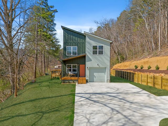 10612 Card Rd, Soddy Daisy, TN 37379