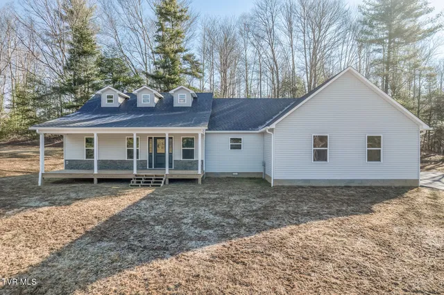 1105 Laurelwood Ln, Mountain City, TN 37683