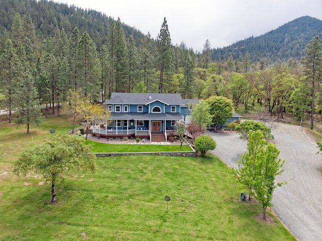 792 Hyde Park Rd, Grants Pass, OR 97527