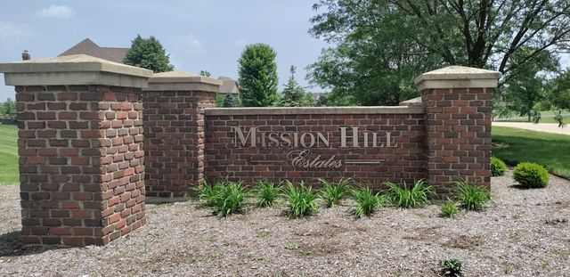 8 Mission Hills Dr   #8, Saint Charles, IL 60175