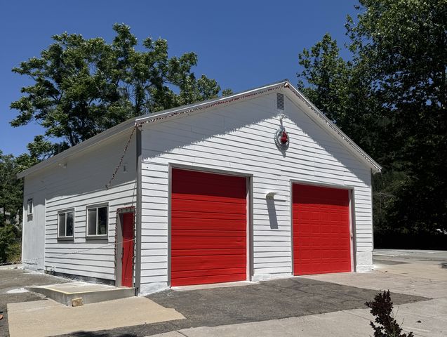 5621 Dunsmuir Ave, Dunsmuir, CA 96025