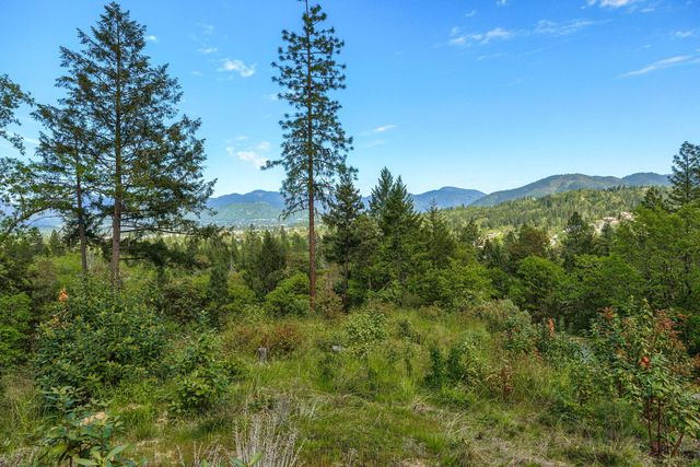 538 View Top Dr, Grants Pass, OR 97527