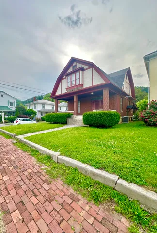 448 W  Riverside St, Covington, VA 24426