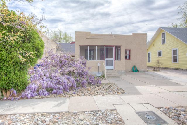1030 Forrester St NW, Albuquerque, NM 87102