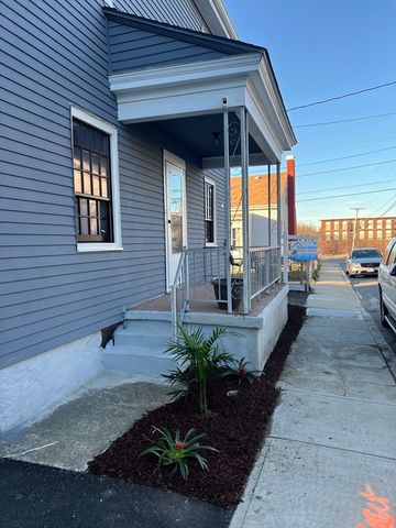 17 Wilcox St, Fall River, MA 02724