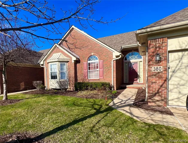 380 Woodhaven Dr, Walled Lake, MI 48390