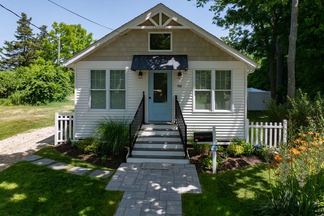 98 Union St, Guilford, CT 06437