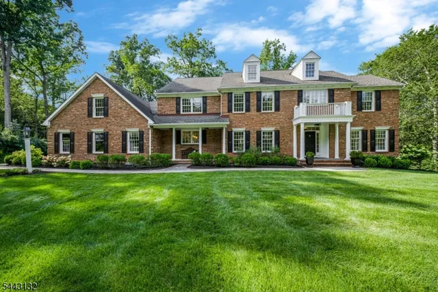 4 Linsey Ct, Mendham, NJ 07945