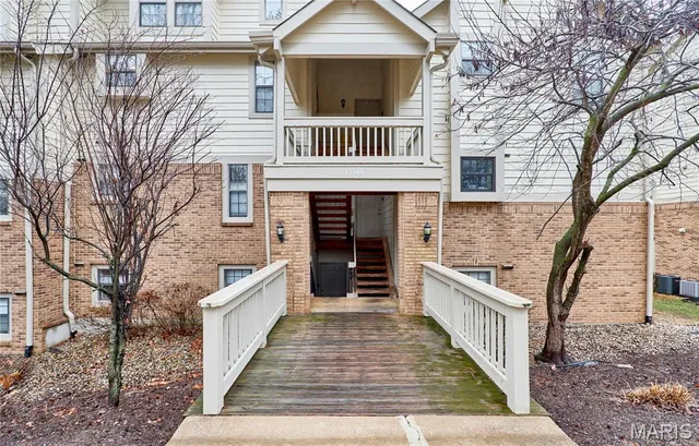 12944 Bryce Canyon Dr #B, Maryland Heights, MO 63043