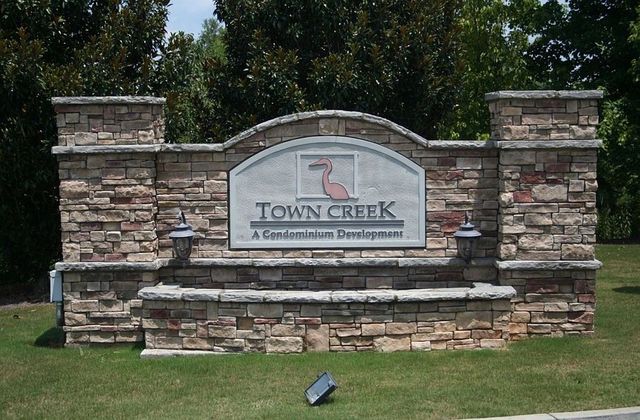 1205 Town Creek Cir, Greensboro, GA 30642