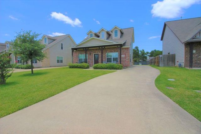 2477 Horse Shoe Dr, College Station, TX 77845