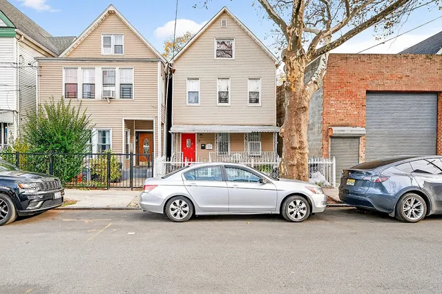 372 Bronx Park Ave, Bronx, NY 10460