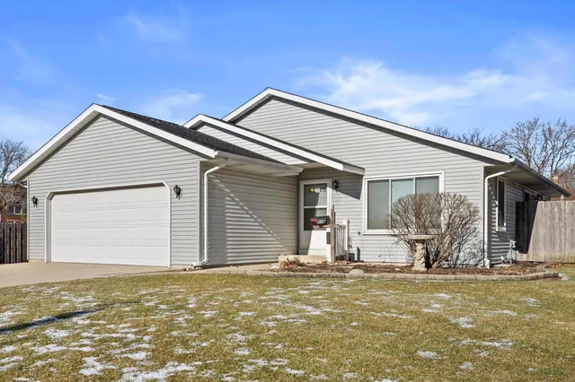 816 16th AVENUE, Union Grove, WI 53182