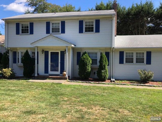 112 Knickerbocker Rd, Demarest, NJ 07627