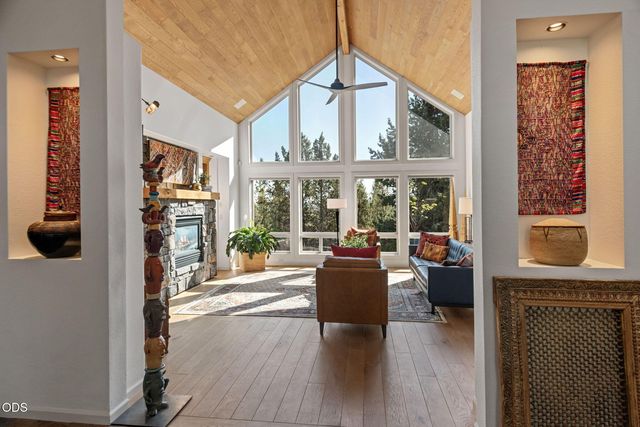 1187 NW Promontory Dr, Bend, OR 97703