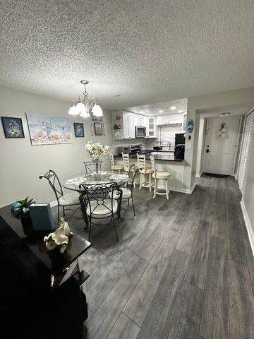 Address Not Disclosed, Bradenton, FL 34207