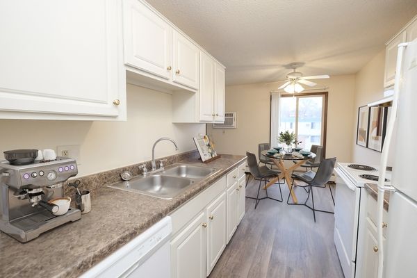 1385 Jessamine Ave W #202, Saint Paul, MN 55108