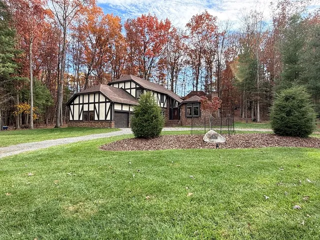 38 W  Bunting Ln, Beckley, WV 25801
