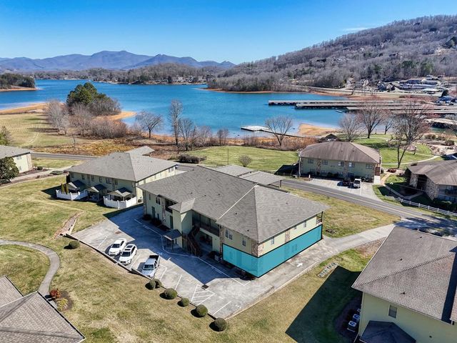 1649D Lakeview Dr, Young Harris, GA 30582