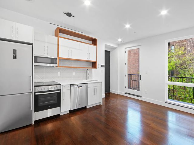 214 E  35th St #3B, New York, NY 10016