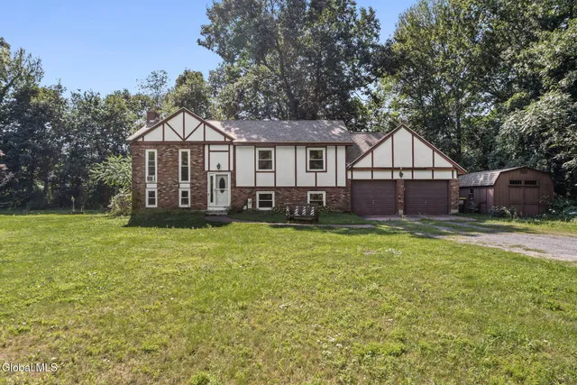 10 Carl Avenue, Greenwich, NY 12834