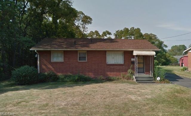 363 Jackson St, Campbell, OH 44405