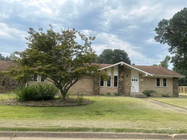 1701 W  3rd Ct, Russellville, AR 72801