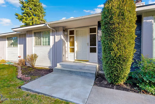 619 N  32nd Ave #13, Yakima, WA 98902