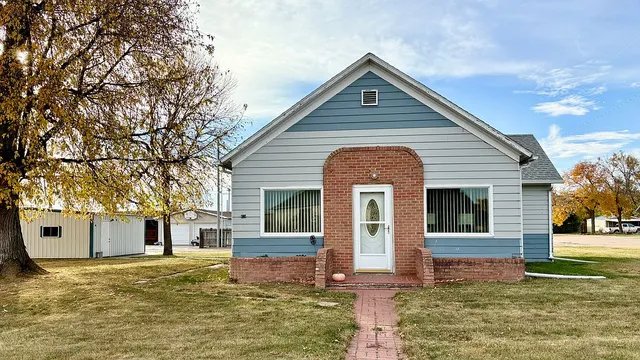108 Cedar St, Arnold, NE 69120