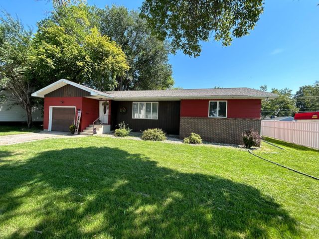 416 8th Ave, Madison, MN 56256