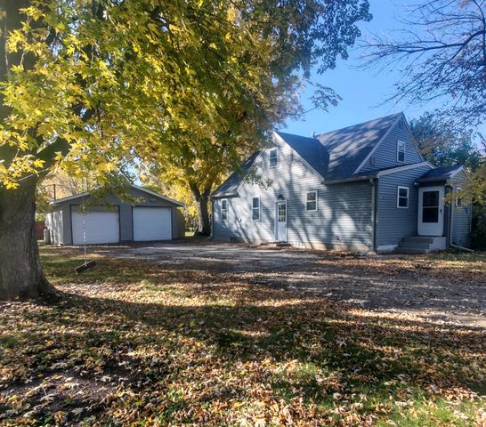 1614 3rd Ave N, Estherville, IA 51334