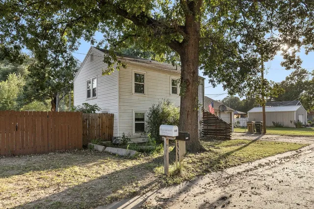 113 W  6th St, Haven, KS 67543