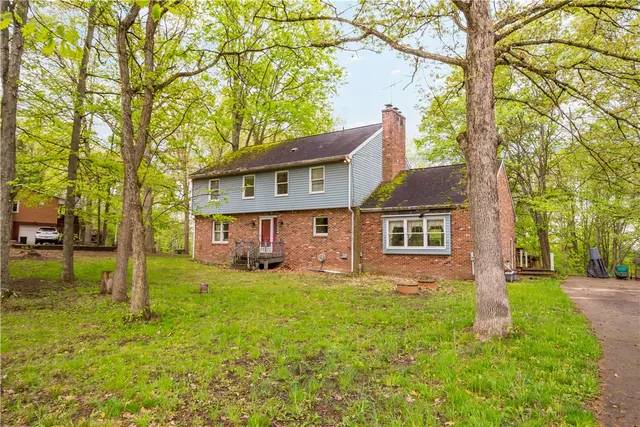 297 Alamae Lakes Rd, Washington, PA 15301