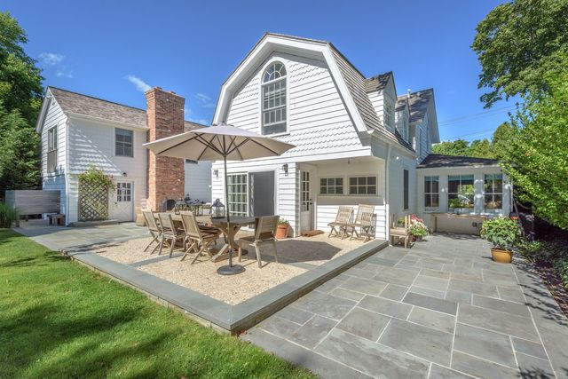 135 Little Plains Rd, Southampton, NY 11968