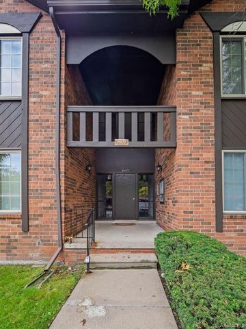 29177 Wellington Ct #52, Southfield, MI 48034