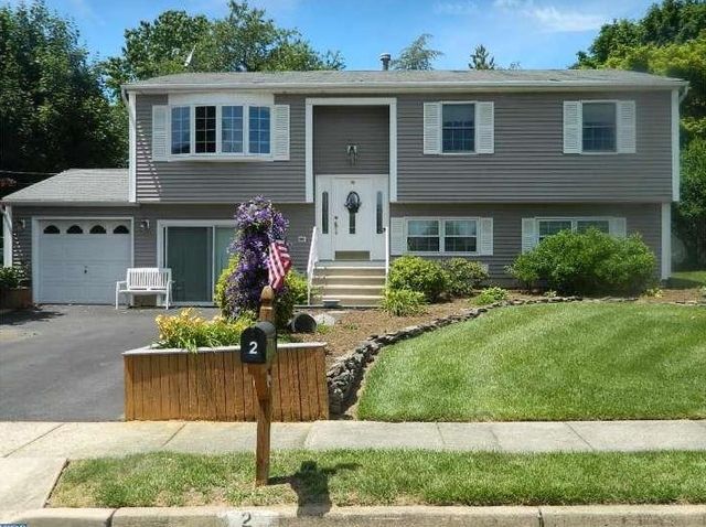 2 Independence Dr, Bordentown, NJ 08505