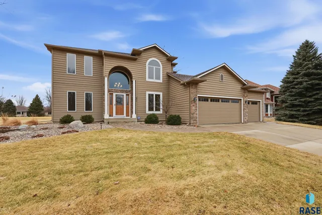 801 E  Inverness Dr, Sioux Falls, SD 57108