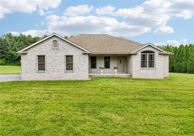 152 Game Farm Rd, New Castle, PA 16101