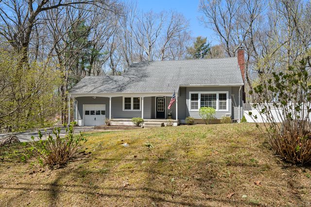 16 Lincoln Dr, Gales Ferry, CT 06335