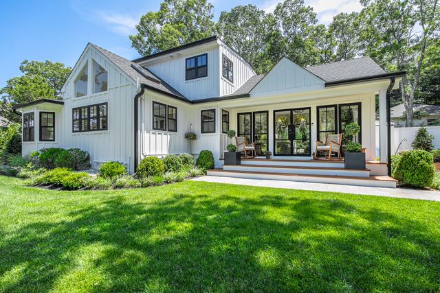 8 Valley Rd, Sag Harbor, NY 11963
