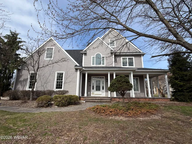 1034 Bonair Dr, Williamsport, PA 17701