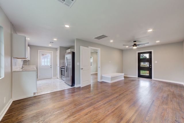 2319 E  13th St, Tulsa, OK 74104