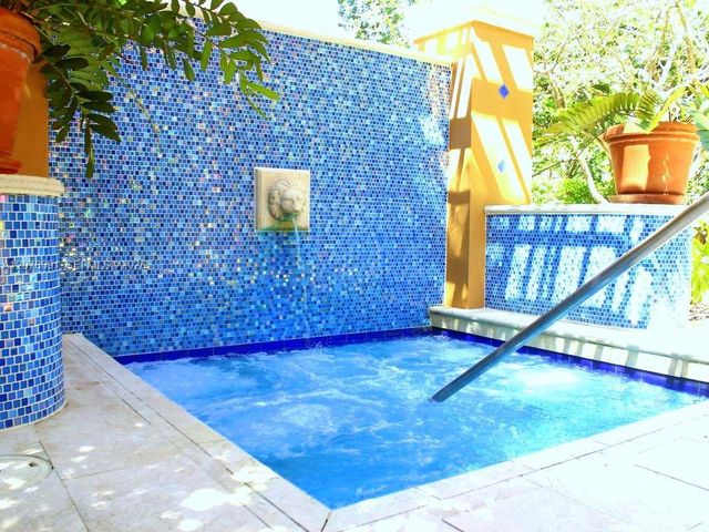 19901 E  Country Club Dr #2405, Aventura, FL 33180