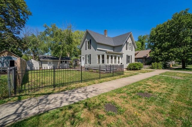 112 7th Ave NW, Faribault, MN 55021
