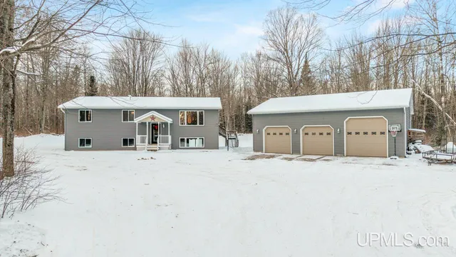W8500 M 69, Iron Mountain, MI 49801