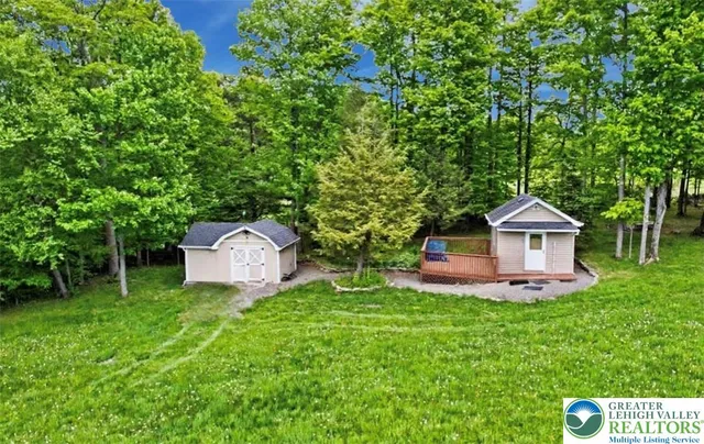 439 Butternut Rd, Newfoundland, PA 18445