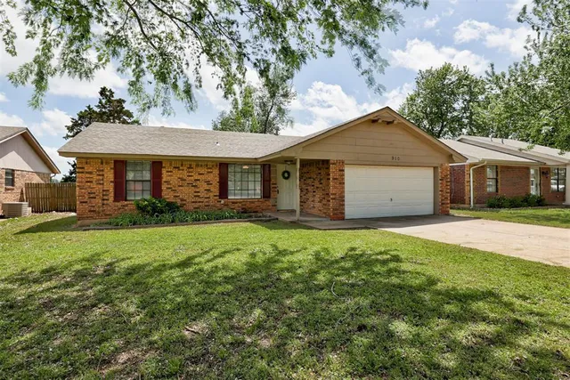 910 W  Kyle Way, Mustang, OK 73064
