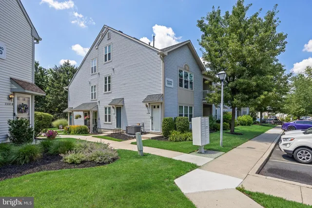 3202 Ramsbury Ct, Mount Laurel, NJ 08054